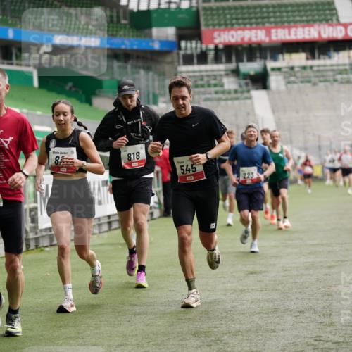 05.10.2025 - 20. swb-Marathon Bremen Michael Burmester http://msf.ph/oto/9325980 05.10.2025 12:46:53 Laufen im Stadion 223, 256, 265, 281, 502, 505, 545, 609, 818, 862, 891, 1246, 1521, 1635, 2163, 2276, 2585, 2939, 3054, 3084, 3381, 4617, 4758, 4848, 4966, 4988, 6295, 6849, 7583, 7675, 1091, 2228, 4274, 7526 meine-sportfotos.de