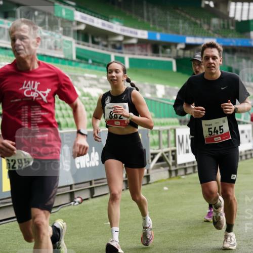 05.10.2025 - 20. swb-Marathon Bremen Michael Burmester http://msf.ph/oto/9325988 05.10.2025 12:46:54 Laufen im Stadion 223, 256, 265, 281, 391, 502, 505, 545, 609, 818, 862, 891, 1246, 1521, 1635, 2163, 2276, 2585, 2939, 3054, 3084, 3381, 4617, 4758, 4848, 4966, 4988, 6295, 6849, 7583, 7675, 1091, 2228, 4274, 7526 meine-sportfotos.de