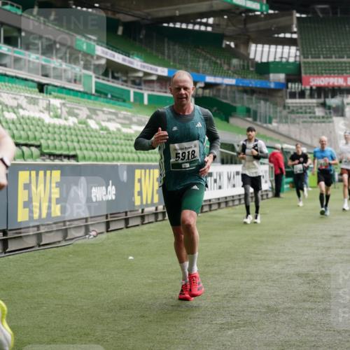 05.10.2025 - 20. swb-Marathon Bremen Michael Burmester http://msf.ph/oto/9325999 05.10.2025 12:47:56 Laufen im Stadion 344, 346, 442, 564, 656, 770, 1205, 1370, 1526, 1607, 1642, 1646, 2241, 2360, 2472, 2482, 2613, 2643, 2656, 2872, 3061, 3768, 4215, 4255, 4291, 4313, 5264, 5656, 5831, 5918, 6804, 7070, 7170, 7176, 7492, 7735, 7831, 7900, 8013, 8729, 223, 265, 391, 502, 505, 545, 862, 1635, 2939, 4966, 4988, 6295 meine-sportfotos.de