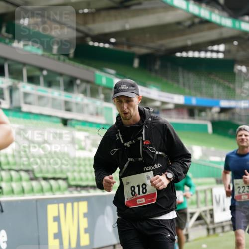 05.10.2025 - 20. swb-Marathon Bremen Michael Burmester http://msf.ph/oto/9326000 05.10.2025 12:46:56 Laufen im Stadion 223, 256, 265, 281, 391, 502, 505, 545, 609, 818, 862, 891, 1246, 1521, 1635, 2163, 2276, 2585, 2939, 3054, 3084, 3381, 4758, 4848, 4966, 4988, 6295, 6849, 7583, 7675, 281, 2228, 4274, 4617 meine-sportfotos.de