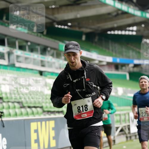 05.10.2025 - 20. swb-Marathon Bremen Michael Burmester http://msf.ph/oto/9326004 05.10.2025 12:46:56 Laufen im Stadion 223, 256, 265, 281, 391, 502, 505, 545, 609, 818, 862, 891, 1246, 1521, 1635, 2163, 2276, 2585, 2939, 3054, 3084, 3381, 4758, 4848, 4966, 4988, 6295, 6849, 7583, 7675, 281, 2228, 4274, 4617 meine-sportfotos.de