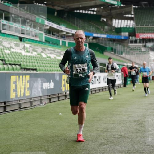 05.10.2025 - 20. swb-Marathon Bremen Michael Burmester http://msf.ph/oto/9326007 05.10.2025 12:47:56 Laufen im Stadion 344, 346, 442, 564, 656, 770, 1205, 1370, 1526, 1607, 1642, 1646, 2241, 2360, 2472, 2482, 2613, 2643, 2656, 2872, 3061, 3768, 4215, 4255, 4291, 4313, 5264, 5656, 5831, 5918, 6804, 7070, 7170, 7176, 7492, 7735, 7831, 7900, 8013, 8729, 223, 265, 391, 502, 505, 545, 862, 1635, 2939, 4966, 4988, 6295 meine-sportfotos.de