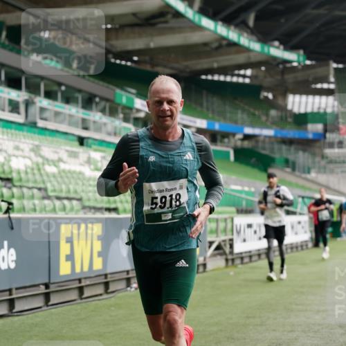 05.10.2025 - 20. swb-Marathon Bremen Michael Burmester http://msf.ph/oto/9326015 05.10.2025 12:47:57 Laufen im Stadion 344, 346, 442, 564, 656, 770, 1205, 1370, 1526, 1607, 1642, 1646, 2241, 2360, 2472, 2482, 2613, 2643, 2656, 2872, 3061, 3768, 4215, 4255, 4291, 4313, 5264, 5656, 5831, 5918, 6804, 7070, 7170, 7176, 7492, 7735, 7831, 7900, 8013, 8729, 223, 265, 391, 505, 545, 862, 1635, 2939, 4966, 4988, 6295 meine-sportfotos.de