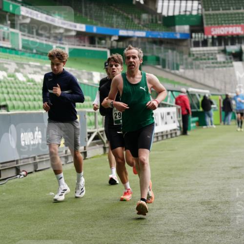 05.10.2025 - 20. swb-Marathon Bremen Michael Burmester http://msf.ph/oto/9326028 05.10.2025 12:46:58 Laufen im Stadion 223, 265, 391, 502, 505, 545, 609, 818, 862, 891, 1246, 1521, 1635, 2163, 2276, 2585, 2939, 3054, 3084, 3381, 4758, 4848, 4966, 4988, 6295, 6849, 7583, 7675, 256, 281, 2228, 4274, 4617, 6849 meine-sportfotos.de