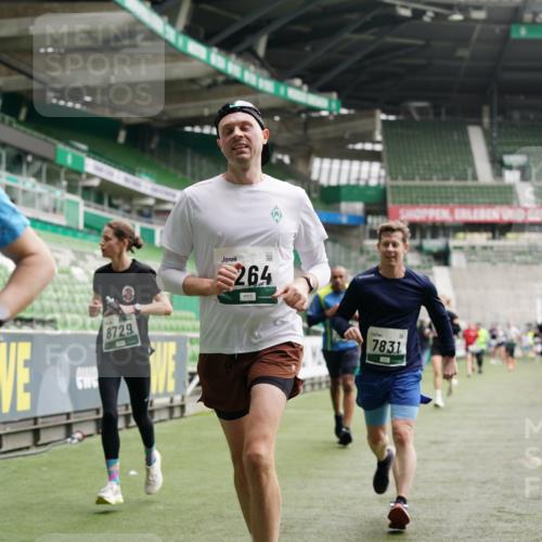 05.10.2025 - 20. swb-Marathon Bremen Michael Burmester http://msf.ph/oto/9326054 05.10.2025 12:48:02 Laufen im Stadion 344, 346, 442, 564, 656, 770, 1205, 1370, 1526, 1607, 1642, 1646, 2241, 2360, 2472, 2482, 2613, 2643, 2656, 2872, 3061, 3768, 4215, 4255, 4291, 4313, 4353, 5264, 5656, 5831, 5918, 6804, 7070, 7170, 7176, 7492, 7735, 7831, 7900, 8729, 8932, 265, 391, 505, 1635, 2939, 4966, 4988, 8013 meine-sportfotos.de