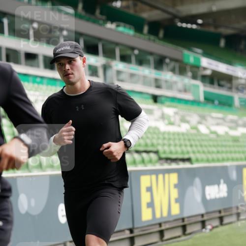 05.10.2025 - 20. swb-Marathon Bremen Michael Burmester http://msf.ph/oto/9326057 05.10.2025 12:47:01 Laufen im Stadion 223, 265, 391, 502, 505, 545, 609, 818, 862, 891, 1246, 1521, 1635, 2276, 2585, 2939, 3054, 3084, 3381, 4758, 4848, 4966, 4988, 6295, 7583, 7675, 8013, 256, 281, 2163, 2228, 4274, 4617, 6849 meine-sportfotos.de