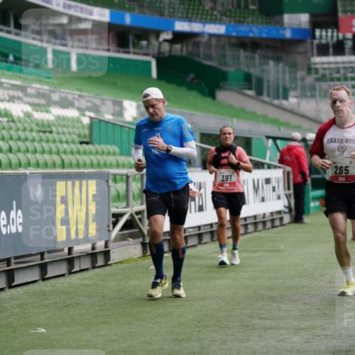 05.10.2025 - 20. swb-Marathon Bremen Michael Burmester http://msf.ph/oto/9326060 05.10.2025 12:47:08 Laufen im Stadion 223, 265, 391, 442, 502, 505, 545, 609, 770, 818, 862, 891, 1246, 1521, 1635, 2613, 2939, 3054, 3084, 4758, 4848, 4966, 4988, 5656, 5831, 6295, 7170, 7583, 8013, 256, 281, 2163, 2228, 2276, 2585, 3381, 4274, 4617, 6849, 7675 meine-sportfotos.de
