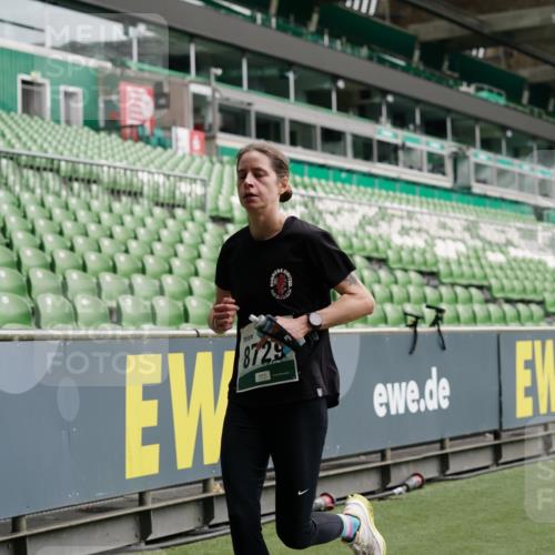 05.10.2025 - 20. swb-Marathon Bremen Michael Burmester http://msf.ph/oto/9326066 05.10.2025 12:48:04 Laufen im Stadion 344, 346, 442, 564, 656, 770, 1205, 1370, 1526, 1607, 1642, 1646, 2241, 2360, 2472, 2482, 2613, 2643, 2656, 2872, 3061, 3324, 3768, 4215, 4255, 4291, 4313, 4353, 5264, 5656, 5831, 5918, 6804, 7070, 7170, 7176, 7492, 7735, 7831, 7900, 8729, 8932, 265, 391, 505, 1635, 2939, 4966, 4988, 5831, 7170, 8013 meine-sportfotos.de