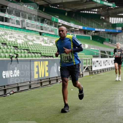 05.10.2025 - 20. swb-Marathon Bremen Michael Burmester http://msf.ph/oto/9326074 05.10.2025 12:48:05 Laufen im Stadion 344, 346, 442, 564, 656, 770, 1205, 1370, 1526, 1607, 1642, 1646, 2241, 2360, 2472, 2482, 2613, 2643, 2656, 2872, 3061, 3324, 3768, 4215, 4255, 4291, 4313, 4353, 5264, 5656, 5918, 6804, 7070, 7176, 7492, 7735, 7831, 7900, 8729, 8932, 265, 391, 505, 1635, 2939, 4966, 4988, 5831, 7170, 8013 meine-sportfotos.de