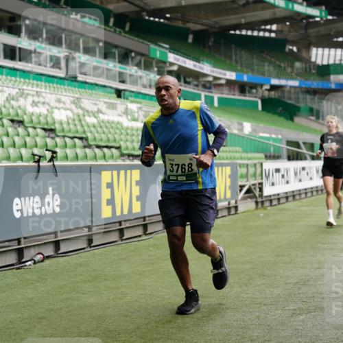 05.10.2025 - 20. swb-Marathon Bremen Michael Burmester http://msf.ph/oto/9326078 05.10.2025 12:48:05 Laufen im Stadion 344, 346, 442, 564, 656, 770, 1205, 1370, 1526, 1607, 1642, 1646, 2241, 2360, 2472, 2482, 2613, 2643, 2656, 2872, 3061, 3324, 3768, 4215, 4255, 4291, 4313, 4353, 5264, 5656, 5918, 6804, 7070, 7176, 7492, 7735, 7831, 7900, 8729, 8932, 265, 391, 505, 1635, 2939, 4966, 4988, 5831, 7170, 8013 meine-sportfotos.de