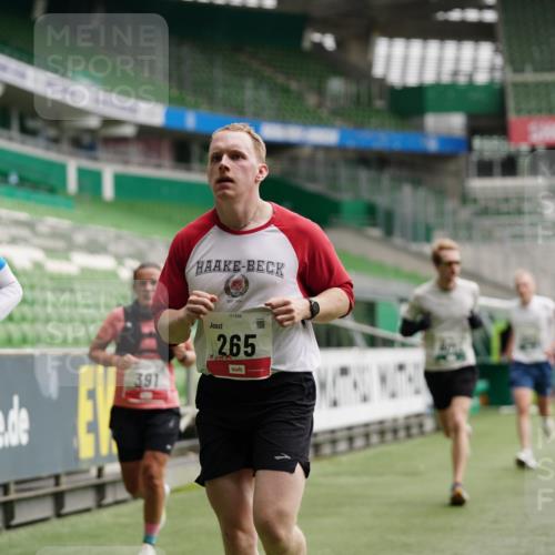 05.10.2025 - 20. swb-Marathon Bremen Michael Burmester http://msf.ph/oto/9326080 05.10.2025 12:47:10 Laufen im Stadion 223, 265, 391, 442, 502, 505, 545, 609, 770, 818, 862, 891, 1246, 1521, 1635, 2613, 2872, 2939, 3054, 3084, 4255, 4758, 4848, 4966, 4988, 5656, 5831, 6295, 7070, 7170, 7583, 8013, 256, 281, 2163, 2228, 2276, 2585, 3381, 4274, 4617, 6849, 7675 meine-sportfotos.de