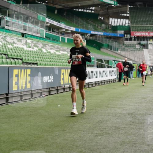 05.10.2025 - 20. swb-Marathon Bremen Michael Burmester http://msf.ph/oto/9326091 05.10.2025 12:48:07 Laufen im Stadion 344, 346, 442, 564, 656, 1205, 1370, 1526, 1607, 1642, 1646, 2241, 2360, 2472, 2482, 2613, 2643, 2656, 2872, 2974, 3061, 3324, 3768, 4215, 4255, 4291, 4313, 4353, 5264, 5656, 5918, 6804, 7070, 7176, 7492, 7735, 7831, 7900, 8729, 8932, 265, 391, 442, 770, 1635, 2939, 4988, 5831, 7170, 8013 meine-sportfotos.de