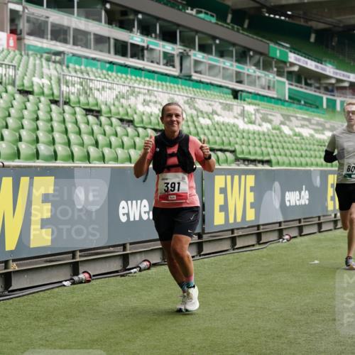 05.10.2025 - 20. swb-Marathon Bremen Michael Burmester http://msf.ph/oto/9326092 05.10.2025 12:47:12 Laufen im Stadion 223, 265, 391, 442, 502, 505, 545, 609, 770, 818, 862, 891, 1246, 1521, 1635, 2472, 2482, 2613, 2872, 2939, 3054, 3084, 4255, 4758, 4848, 4966, 4988, 5656, 5831, 6295, 7070, 7170, 7583, 8013, 256, 281, 2163, 2276, 2585, 3381, 4274, 4617, 6849, 7675 meine-sportfotos.de
