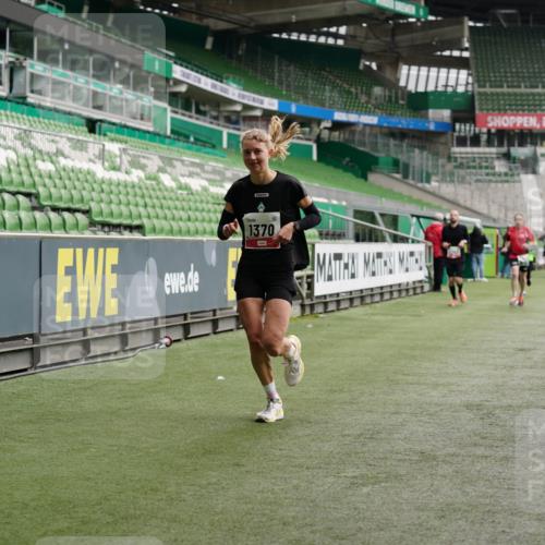 05.10.2025 - 20. swb-Marathon Bremen Michael Burmester http://msf.ph/oto/9326100 05.10.2025 12:48:07 Laufen im Stadion 344, 346, 442, 564, 656, 1205, 1370, 1526, 1607, 1642, 1646, 2241, 2360, 2472, 2482, 2613, 2643, 2656, 2872, 2974, 3061, 3324, 3768, 4215, 4255, 4291, 4313, 4353, 5264, 5656, 5918, 6804, 7070, 7176, 7492, 7735, 7831, 7900, 8729, 8932, 265, 391, 442, 770, 1635, 2939, 4988, 5831, 7170, 8013 meine-sportfotos.de