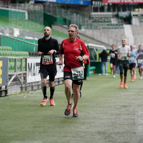 05.10.2025 - 20. swb-Marathon Bremen Michael Burmester http://msf.ph/oto/9326116 05.10.2025 12:48:12 Laufen im Stadion 344, 346, 564, 656, 1205, 1370, 1526, 1607, 1642, 1646, 1724, 2241, 2360, 2472, 2643, 2656, 2974, 3061, 3324, 3768, 3819, 4215, 4291, 4313, 4353, 5103, 5264, 5786, 5918, 6251, 6804, 7176, 7492, 7735, 7831, 7900, 8244, 8729, 8923, 8932, 265, 391, 442, 770, 2472, 2482, 2613, 2872, 4255, 5656, 5831, 7070, 7170, 8013 meine-sportfotos.de