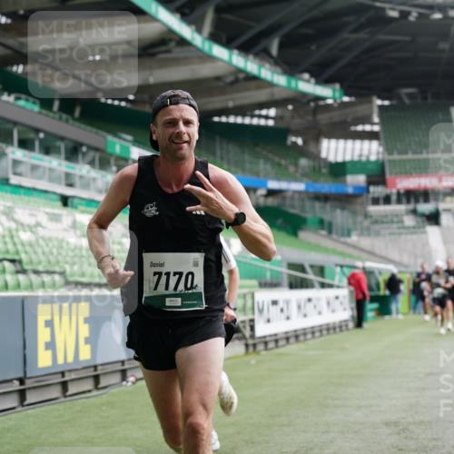 05.10.2025 - 20. swb-Marathon Bremen Michael Burmester http://msf.ph/oto/9326123 05.10.2025 12:47:15 Laufen im Stadion 223, 265, 391, 442, 502, 505, 545, 609, 770, 818, 862, 1246, 1521, 1635, 2472, 2482, 2613, 2872, 2939, 3061, 3084, 4215, 4255, 4758, 4848, 4966, 4988, 5656, 5831, 6295, 7070, 7170, 7583, 8013, 256, 281, 891, 2163, 2276, 2585, 3054, 3381, 4617, 6849, 7675 meine-sportfotos.de