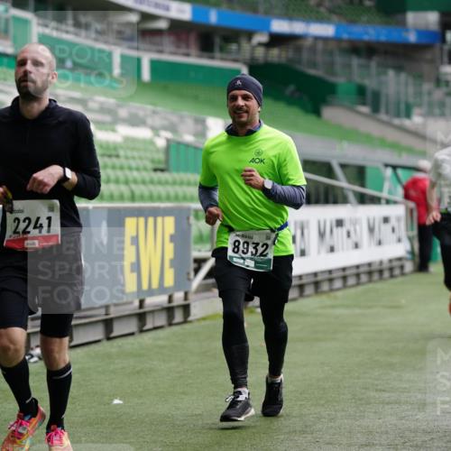 05.10.2025 - 20. swb-Marathon Bremen Michael Burmester http://msf.ph/oto/9326128 05.10.2025 12:48:15 Laufen im Stadion 344, 346, 564, 656, 1205, 1370, 1526, 1607, 1642, 1646, 1724, 2241, 2360, 2643, 2656, 2974, 3324, 3768, 3819, 4291, 4313, 4353, 5103, 5264, 5786, 5918, 6251, 6804, 7176, 7492, 7735, 7831, 7900, 8244, 8729, 8923, 8932, 442, 770, 2472, 2482, 2613, 2872, 3061, 4215, 4255, 5656, 5831, 7070, 7170, 8013 meine-sportfotos.de
