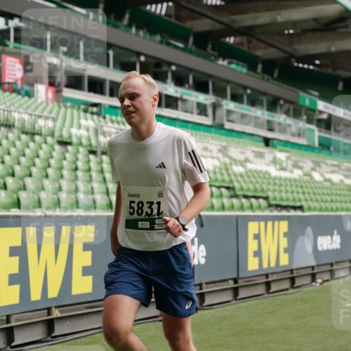 05.10.2025 - 20. swb-Marathon Bremen Michael Burmester http://msf.ph/oto/9326131 05.10.2025 12:47:16 Laufen im Stadion 223, 265, 391, 442, 502, 505, 545, 609, 656, 770, 818, 862, 1246, 1521, 1635, 2472, 2482, 2613, 2872, 2939, 3061, 3084, 4215, 4255, 4758, 4848, 4966, 4988, 5656, 5831, 6295, 7070, 7170, 7583, 8013, 256, 281, 891, 2163, 2276, 2585, 3054, 3381, 4758, 6849, 7675 meine-sportfotos.de