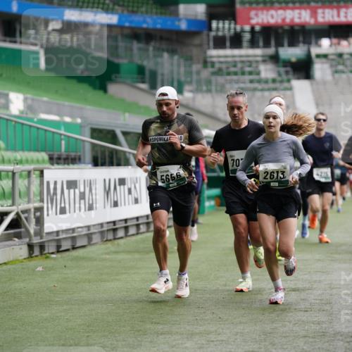 05.10.2025 - 20. swb-Marathon Bremen Michael Burmester http://msf.ph/oto/9326135 05.10.2025 12:47:19 Laufen im Stadion 223, 265, 344, 346, 391, 442, 502, 505, 545, 609, 656, 770, 818, 862, 1205, 1521, 1635, 2472, 2482, 2613, 2872, 2939, 3061, 4215, 4255, 4291, 4313, 4848, 4966, 4988, 5656, 5831, 6295, 7070, 7170, 7583, 8013, 891, 1246, 2163, 2276, 2585, 3054, 3084, 3381, 4758, 7675 meine-sportfotos.de