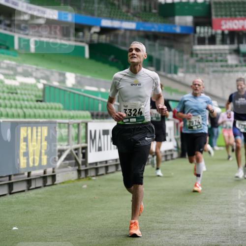 05.10.2025 - 20. swb-Marathon Bremen Michael Burmester http://msf.ph/oto/9326136 05.10.2025 12:48:17 Laufen im Stadion 344, 346, 492, 564, 1205, 1370, 1526, 1607, 1642, 1646, 1724, 2241, 2360, 2643, 2656, 2974, 3320, 3324, 3768, 3819, 4291, 4313, 4353, 5103, 5264, 5786, 5918, 6251, 6804, 7176, 7492, 7735, 7831, 7900, 8244, 8729, 8897, 8923, 8932, 346, 442, 656, 770, 2472, 2482, 2613, 2872, 3061, 4215, 4255, 4313, 5656, 5831, 7070, 7170, 8013 meine-sportfotos.de