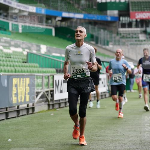 05.10.2025 - 20. swb-Marathon Bremen Michael Burmester http://msf.ph/oto/9326140 05.10.2025 12:48:17 Laufen im Stadion 344, 346, 492, 564, 1205, 1370, 1526, 1607, 1642, 1646, 1724, 2241, 2360, 2643, 2656, 2974, 3320, 3324, 3768, 3819, 4291, 4313, 4353, 5103, 5264, 5786, 5918, 6251, 6804, 7176, 7492, 7735, 7831, 7900, 8244, 8729, 8897, 8923, 8932, 346, 442, 656, 770, 2472, 2482, 2613, 2872, 3061, 4215, 4255, 4313, 5656, 5831, 7070, 7170, 8013 meine-sportfotos.de