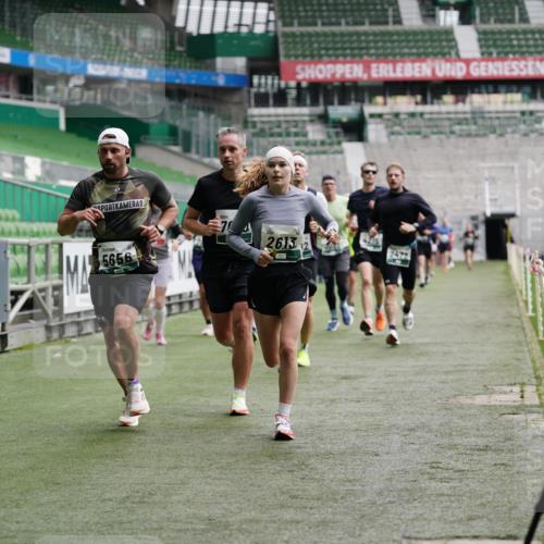 05.10.2025 - 20. swb-Marathon Bremen Michael Burmester http://msf.ph/oto/9326143 05.10.2025 12:47:20 Laufen im Stadion 223, 265, 344, 346, 391, 442, 502, 505, 545, 609, 656, 770, 818, 862, 1205, 1521, 1635, 2472, 2482, 2613, 2872, 2939, 3061, 4215, 4255, 4291, 4313, 4848, 4966, 4988, 5656, 5831, 6295, 7070, 7170, 7176, 7583, 8013, 891, 1246, 2163, 2276, 2585, 3054, 3084, 3381, 4758, 7675 meine-sportfotos.de