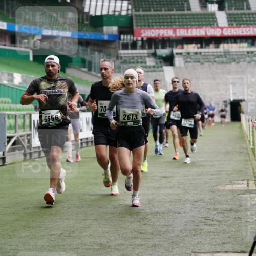 05.10.2025 - 20. swb-Marathon Bremen Michael Burmester http://msf.ph/oto/9326147 05.10.2025 12:47:20 Laufen im Stadion 223, 265, 344, 346, 391, 442, 502, 505, 545, 609, 656, 770, 818, 862, 1205, 1521, 1635, 2472, 2482, 2613, 2872, 2939, 3061, 4215, 4255, 4291, 4313, 4848, 4966, 4988, 5656, 5831, 6295, 7070, 7170, 7176, 7583, 8013, 891, 1246, 2163, 2276, 2585, 3054, 3084, 3381, 4758, 7675 meine-sportfotos.de