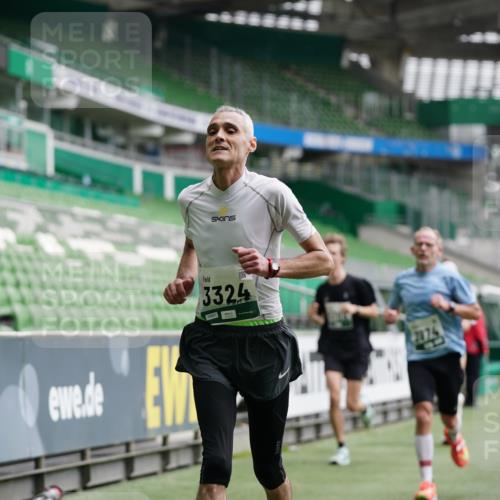 05.10.2025 - 20. swb-Marathon Bremen Michael Burmester http://msf.ph/oto/9326148 05.10.2025 12:48:18 Laufen im Stadion 344, 492, 564, 1205, 1370, 1526, 1607, 1642, 1646, 1724, 2241, 2360, 2643, 2656, 2974, 3320, 3324, 3768, 3819, 4291, 4353, 5103, 5264, 5786, 5918, 6251, 6804, 7176, 7492, 7735, 7831, 7900, 8244, 8729, 8897, 8923, 8932, 344, 346, 442, 656, 770, 1205, 2472, 2482, 2613, 2872, 3061, 4215, 4255, 4313, 5656, 5831, 7070, 7170, 8013 meine-sportfotos.de