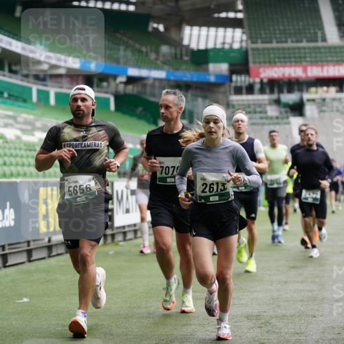 05.10.2025 - 20. swb-Marathon Bremen Michael Burmester http://msf.ph/oto/9326151 05.10.2025 12:47:21 Laufen im Stadion 223, 265, 344, 346, 391, 442, 502, 505, 545, 609, 656, 770, 818, 862, 1205, 1521, 1635, 2472, 2482, 2613, 2872, 2939, 3061, 4215, 4255, 4291, 4313, 4848, 4966, 4988, 5656, 5831, 6295, 7070, 7170, 7176, 7583, 8013, 891, 1246, 2276, 2585, 3054, 3084, 3381, 4758, 7675 meine-sportfotos.de