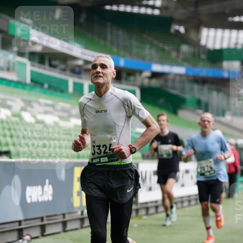 05.10.2025 - 20. swb-Marathon Bremen Michael Burmester http://msf.ph/oto/9326152 05.10.2025 12:48:18 Laufen im Stadion 344, 492, 564, 1205, 1370, 1526, 1607, 1642, 1646, 1724, 2241, 2360, 2643, 2656, 2974, 3320, 3324, 3768, 3819, 4291, 4353, 5103, 5264, 5786, 5918, 6251, 6804, 7176, 7492, 7735, 7831, 7900, 8244, 8729, 8897, 8923, 8932, 344, 346, 442, 656, 770, 1205, 2472, 2482, 2613, 2872, 3061, 4215, 4255, 4313, 5656, 5831, 7070, 7170, 8013 meine-sportfotos.de