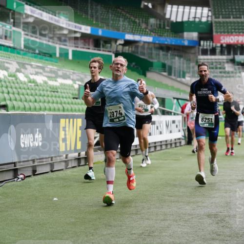 05.10.2025 - 20. swb-Marathon Bremen Michael Burmester http://msf.ph/oto/9326156 05.10.2025 12:48:19 Laufen im Stadion 492, 564, 1370, 1526, 1607, 1642, 1646, 1724, 2241, 2360, 2643, 2656, 2974, 3320, 3324, 3768, 3819, 4291, 4353, 5103, 5264, 5786, 5918, 6251, 6804, 7176, 7492, 7735, 7831, 7900, 8244, 8729, 8897, 8923, 8932, 344, 346, 442, 656, 770, 1205, 2472, 2482, 2613, 2872, 3061, 4215, 4255, 4291, 4313, 5656, 5831, 7070, 7170, 8013 meine-sportfotos.de