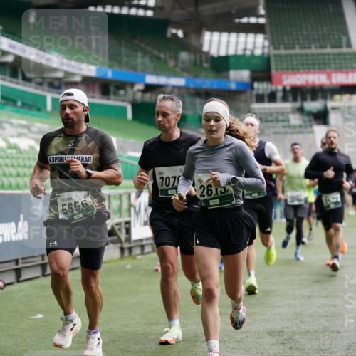 05.10.2025 - 20. swb-Marathon Bremen Michael Burmester http://msf.ph/oto/9326159 05.10.2025 12:47:21 Laufen im Stadion 223, 265, 344, 346, 391, 442, 502, 505, 545, 609, 656, 770, 818, 862, 1205, 1521, 1635, 2472, 2482, 2613, 2872, 2939, 3061, 4215, 4255, 4291, 4313, 4848, 4966, 4988, 5656, 5831, 6295, 7070, 7170, 7176, 7583, 8013, 891, 1246, 2276, 2585, 3054, 3084, 3381, 4758, 7675 meine-sportfotos.de