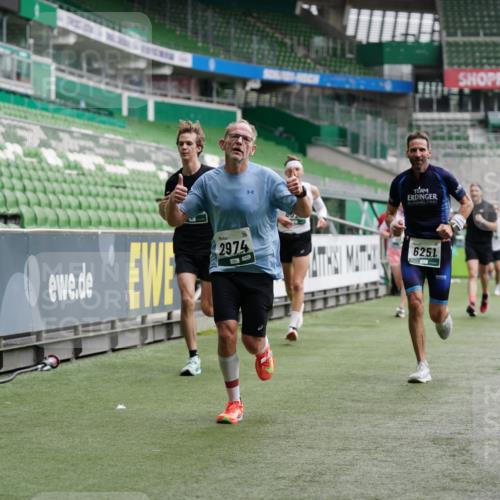 05.10.2025 - 20. swb-Marathon Bremen Michael Burmester http://msf.ph/oto/9326160 05.10.2025 12:48:19 Laufen im Stadion 492, 564, 1370, 1526, 1607, 1642, 1646, 1724, 2241, 2360, 2643, 2656, 2974, 3320, 3324, 3768, 3819, 4291, 4353, 5103, 5264, 5786, 5918, 6251, 6804, 7176, 7492, 7735, 7831, 7900, 8244, 8729, 8897, 8923, 8932, 344, 346, 442, 656, 770, 1205, 2472, 2482, 2613, 2872, 3061, 4215, 4255, 4291, 4313, 5656, 5831, 7070, 7170, 8013 meine-sportfotos.de