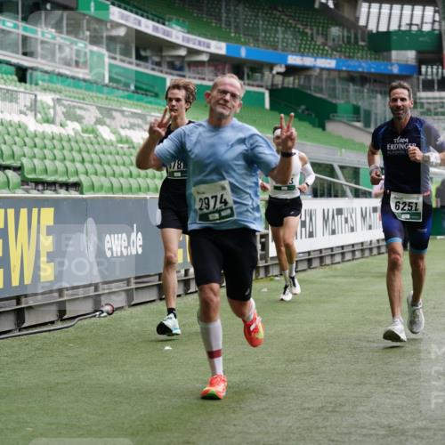 05.10.2025 - 20. swb-Marathon Bremen Michael Burmester http://msf.ph/oto/9326169 05.10.2025 12:48:20 Laufen im Stadion 492, 564, 1370, 1526, 1607, 1642, 1646, 1724, 2241, 2360, 2643, 2656, 2974, 3320, 3324, 3768, 3819, 4353, 5103, 5264, 5786, 5918, 6251, 6804, 7176, 7492, 7735, 7831, 7900, 8244, 8729, 8897, 8923, 8932, 344, 346, 442, 656, 770, 1205, 2472, 2482, 2613, 2872, 3061, 4215, 4255, 4291, 4313, 5656, 5831, 7070, 7170, 7176 meine-sportfotos.de