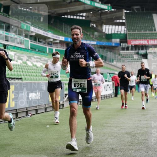 05.10.2025 - 20. swb-Marathon Bremen Michael Burmester http://msf.ph/oto/9326180 05.10.2025 12:48:21 Laufen im Stadion 492, 564, 1370, 1526, 1607, 1642, 1646, 1724, 2241, 2360, 2643, 2656, 2974, 3320, 3324, 3768, 3819, 4353, 5103, 5264, 5786, 5918, 6251, 6632, 6804, 7492, 7735, 7831, 7900, 8244, 8729, 8897, 8923, 8932, 344, 346, 442, 656, 770, 1205, 2472, 2482, 2613, 2872, 3061, 4215, 4255, 4291, 4313, 5656, 5831, 7070, 7170, 7176 meine-sportfotos.de