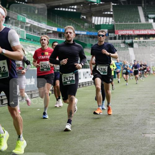 05.10.2025 - 20. swb-Marathon Bremen Michael Burmester http://msf.ph/oto/9326183 05.10.2025 12:47:24 Laufen im Stadion 223, 265, 344, 346, 391, 442, 502, 505, 545, 564, 609, 656, 770, 818, 862, 1205, 1521, 1635, 2472, 2482, 2613, 2656, 2872, 2939, 3061, 4215, 4255, 4291, 4313, 4848, 4966, 4988, 5656, 5831, 6295, 7070, 7170, 7176, 7583, 8013, 891, 1246, 3054, 3084, 4758 meine-sportfotos.de