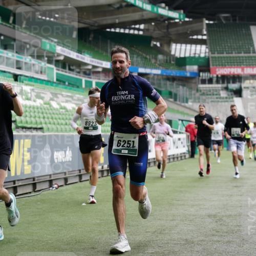 05.10.2025 - 20. swb-Marathon Bremen Michael Burmester http://msf.ph/oto/9326184 05.10.2025 12:48:21 Laufen im Stadion 492, 564, 1370, 1526, 1607, 1642, 1646, 1724, 2241, 2360, 2643, 2656, 2974, 3320, 3324, 3768, 3819, 4353, 5103, 5264, 5786, 5918, 6251, 6632, 6804, 7492, 7735, 7831, 7900, 8244, 8729, 8897, 8923, 8932, 344, 346, 442, 656, 770, 1205, 2472, 2482, 2613, 2872, 3061, 4215, 4255, 4291, 4313, 5656, 5831, 7070, 7170, 7176 meine-sportfotos.de