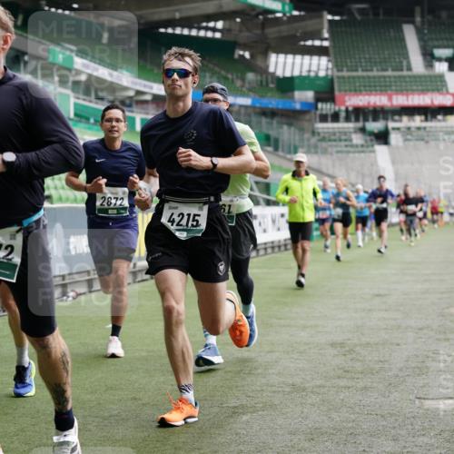 05.10.2025 - 20. swb-Marathon Bremen Michael Burmester http://msf.ph/oto/9326192 05.10.2025 12:47:25 Laufen im Stadion 223, 265, 344, 346, 391, 442, 502, 505, 545, 564, 609, 656, 770, 818, 862, 1205, 1521, 1635, 2472, 2482, 2613, 2656, 2872, 2939, 3061, 4215, 4255, 4291, 4313, 4848, 4966, 4988, 5656, 5831, 6295, 7070, 7170, 7176, 7492, 7583, 8013, 609, 891, 1246, 3054, 3084, 4758 meine-sportfotos.de