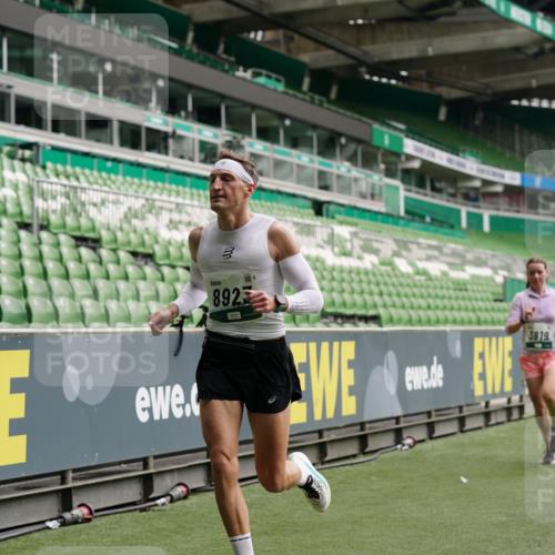 05.10.2025 - 20. swb-Marathon Bremen Michael Burmester http://msf.ph/oto/9326202 05.10.2025 12:48:23 Laufen im Stadion 492, 564, 1370, 1526, 1607, 1642, 1646, 1724, 2241, 2360, 2643, 2656, 2974, 3320, 3324, 3768, 3819, 4353, 5103, 5264, 5786, 5918, 6251, 6632, 6804, 7492, 7735, 7831, 7900, 8244, 8729, 8897, 8923, 8932, 344, 346, 442, 656, 770, 1205, 2472, 2482, 2613, 2656, 2872, 3061, 4215, 4255, 4291, 4313, 5656, 5831, 7070, 7170, 7176 meine-sportfotos.de