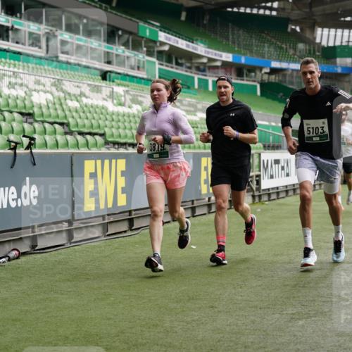 05.10.2025 - 20. swb-Marathon Bremen Michael Burmester http://msf.ph/oto/9326210 05.10.2025 12:48:24 Laufen im Stadion 492, 564, 1370, 1526, 1607, 1642, 1646, 1724, 2241, 2360, 2643, 2974, 3320, 3324, 3768, 3819, 4353, 5103, 5264, 5786, 5918, 6251, 6632, 6804, 7492, 7735, 7831, 7900, 8244, 8687, 8729, 8897, 8923, 8932, 344, 346, 442, 564, 656, 770, 1205, 2472, 2482, 2613, 2656, 2872, 3061, 4215, 4255, 4291, 4313, 5656, 5831, 7070, 7170, 7176 meine-sportfotos.de