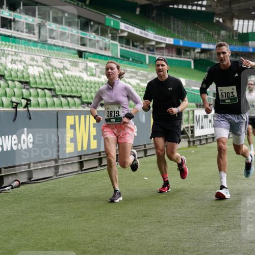 05.10.2025 - 20. swb-Marathon Bremen Michael Burmester http://msf.ph/oto/9326215 05.10.2025 12:48:24 Laufen im Stadion 492, 564, 1370, 1526, 1607, 1642, 1646, 1724, 2241, 2360, 2643, 2974, 3320, 3324, 3768, 3819, 4353, 5103, 5264, 5786, 5918, 6251, 6632, 6804, 7492, 7735, 7831, 7900, 8244, 8687, 8729, 8897, 8923, 8932, 344, 346, 442, 564, 656, 770, 1205, 2472, 2482, 2613, 2656, 2872, 3061, 4215, 4255, 4291, 4313, 5656, 5831, 7070, 7170, 7176 meine-sportfotos.de