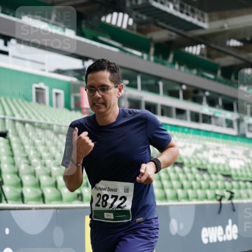 05.10.2025 - 20. swb-Marathon Bremen Michael Burmester http://msf.ph/oto/9326216 05.10.2025 12:47:27 Laufen im Stadion 223, 265, 344, 346, 391, 442, 502, 505, 545, 564, 656, 770, 818, 862, 1205, 1521, 1635, 1642, 2472, 2482, 2613, 2656, 2872, 2939, 3061, 4215, 4255, 4291, 4313, 4966, 4988, 5656, 5831, 6295, 7070, 7170, 7176, 7492, 7583, 8013, 609, 891, 1246, 1521, 3054, 3084, 4758, 4848, 7583 meine-sportfotos.de