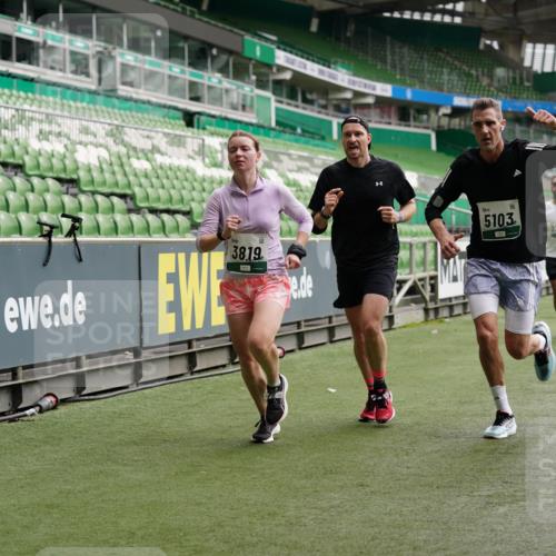 05.10.2025 - 20. swb-Marathon Bremen Michael Burmester http://msf.ph/oto/9326219 05.10.2025 12:48:24 Laufen im Stadion 492, 564, 1370, 1526, 1607, 1642, 1646, 1724, 2241, 2360, 2643, 2974, 3320, 3324, 3768, 3819, 4353, 5103, 5264, 5786, 5918, 6251, 6632, 6804, 7492, 7735, 7831, 7900, 8244, 8687, 8729, 8897, 8923, 8932, 344, 346, 442, 564, 656, 770, 1205, 2472, 2482, 2613, 2656, 2872, 3061, 4215, 4255, 4291, 4313, 5656, 5831, 7070, 7170, 7176 meine-sportfotos.de