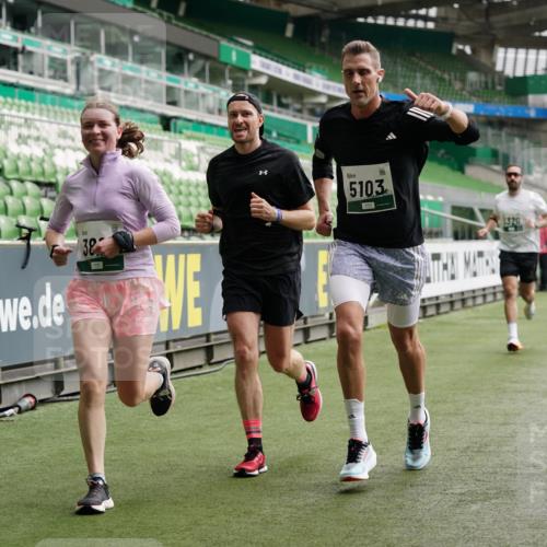 05.10.2025 - 20. swb-Marathon Bremen Michael Burmester http://msf.ph/oto/9326227 05.10.2025 12:48:25 Laufen im Stadion 492, 1370, 1526, 1607, 1625, 1642, 1646, 1724, 2241, 2360, 2643, 2974, 3320, 3324, 3768, 3819, 4353, 5103, 5264, 5786, 5918, 6251, 6632, 6804, 7492, 7735, 7831, 7900, 8244, 8687, 8729, 8897, 8923, 8932, 344, 346, 442, 564, 656, 770, 1205, 2472, 2482, 2613, 2656, 2872, 3061, 4215, 4255, 4291, 4313, 5656, 7070, 7176, 7492 meine-sportfotos.de