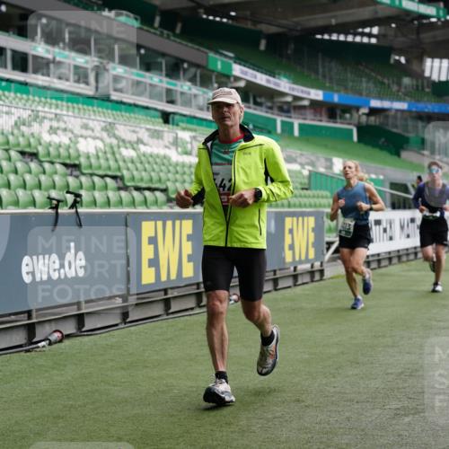 05.10.2025 - 20. swb-Marathon Bremen Michael Burmester http://msf.ph/oto/9326228 05.10.2025 12:47:29 Laufen im Stadion 223, 265, 344, 346, 391, 442, 502, 505, 545, 564, 656, 770, 818, 862, 1205, 1635, 1642, 1646, 2472, 2482, 2613, 2656, 2872, 2939, 3061, 4215, 4255, 4291, 4313, 4966, 4988, 5656, 5831, 6295, 6804, 7070, 7170, 7176, 7492, 8013, 609, 891, 1246, 1521, 3054, 3084, 4758, 4848, 7583 meine-sportfotos.de