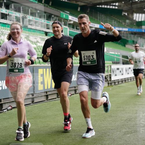 05.10.2025 - 20. swb-Marathon Bremen Michael Burmester http://msf.ph/oto/9326235 05.10.2025 12:48:25 Laufen im Stadion 492, 1370, 1526, 1607, 1625, 1642, 1646, 1724, 2241, 2360, 2643, 2974, 3320, 3324, 3768, 3819, 4353, 5103, 5264, 5786, 5918, 6251, 6632, 6804, 7492, 7735, 7831, 7900, 8244, 8687, 8729, 8897, 8923, 8932, 344, 346, 442, 564, 656, 770, 1205, 2472, 2482, 2613, 2656, 2872, 3061, 4215, 4255, 4291, 4313, 5656, 7070, 7176, 7492 meine-sportfotos.de