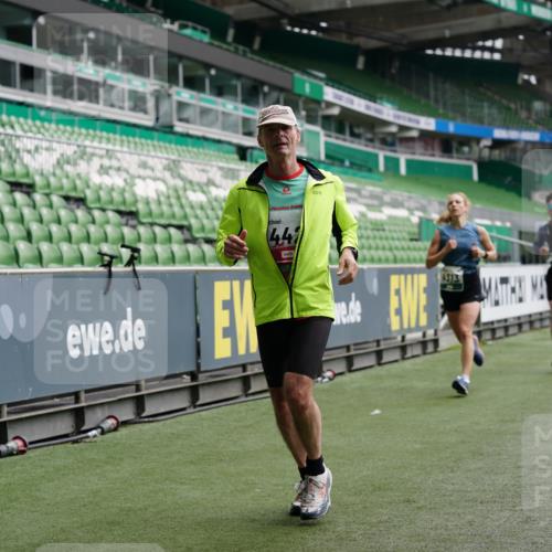 05.10.2025 - 20. swb-Marathon Bremen Michael Burmester http://msf.ph/oto/9326236 05.10.2025 12:47:29 Laufen im Stadion 223, 265, 344, 346, 391, 442, 502, 505, 545, 564, 656, 770, 818, 862, 1205, 1635, 1642, 1646, 2472, 2482, 2613, 2656, 2872, 2939, 3061, 4215, 4255, 4291, 4313, 4966, 4988, 5656, 5831, 6295, 6804, 7070, 7170, 7176, 7492, 8013, 609, 891, 1246, 1521, 3054, 3084, 4758, 4848, 7583 meine-sportfotos.de