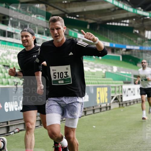 05.10.2025 - 20. swb-Marathon Bremen Michael Burmester http://msf.ph/oto/9326239 05.10.2025 12:48:26 Laufen im Stadion 492, 1370, 1526, 1607, 1625, 1642, 1646, 1724, 2241, 2360, 2643, 2974, 3320, 3324, 3768, 3819, 4353, 5103, 5264, 5786, 5918, 6251, 6463, 6632, 6804, 7735, 7831, 7900, 8244, 8687, 8729, 8897, 8923, 8932, 344, 346, 442, 564, 656, 770, 1205, 2472, 2482, 2613, 2656, 2872, 3061, 4215, 4255, 4291, 4313, 5656, 7070, 7176, 7492 meine-sportfotos.de