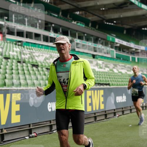 05.10.2025 - 20. swb-Marathon Bremen Michael Burmester http://msf.ph/oto/9326240 05.10.2025 12:47:29 Laufen im Stadion 223, 265, 344, 346, 391, 442, 502, 505, 545, 564, 656, 770, 818, 862, 1205, 1635, 1642, 1646, 2472, 2482, 2613, 2656, 2872, 2939, 3061, 4215, 4255, 4291, 4313, 4966, 4988, 5656, 5831, 6295, 6804, 7070, 7170, 7176, 7492, 8013, 609, 891, 1246, 1521, 3054, 3084, 4758, 4848, 7583 meine-sportfotos.de