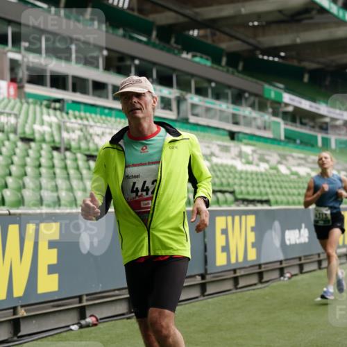 05.10.2025 - 20. swb-Marathon Bremen Michael Burmester http://msf.ph/oto/9326244 05.10.2025 12:47:29 Laufen im Stadion 223, 265, 344, 346, 391, 442, 502, 505, 545, 564, 656, 770, 818, 862, 1205, 1635, 1642, 1646, 2472, 2482, 2613, 2656, 2872, 2939, 3061, 4215, 4255, 4291, 4313, 4966, 4988, 5656, 5831, 6295, 6804, 7070, 7170, 7176, 7492, 8013, 609, 891, 1246, 1521, 3054, 3084, 4758, 4848, 7583 meine-sportfotos.de